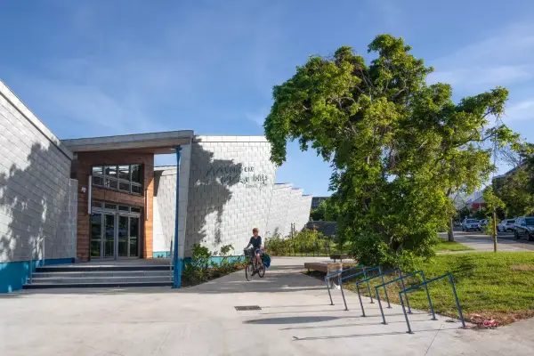 Piscine aquatique terre sainte 974 aa