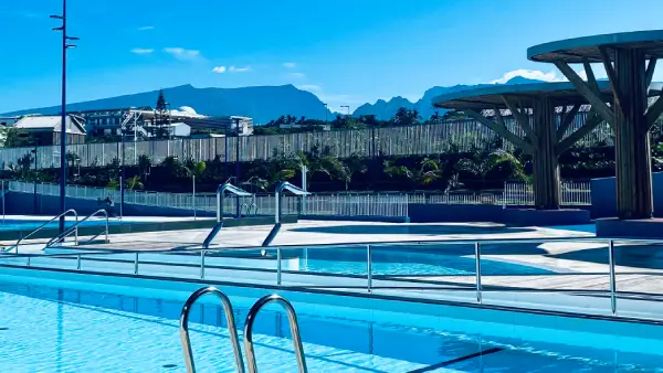 Piscine aquatique terre sainte 974 b