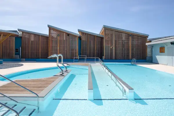 Piscine aquatique terre sainte 974 aa