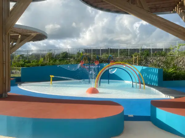 Piscine aquatique terre sainte 974 b